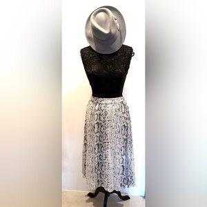 Classic Pleated snake skin pattern midi skirt